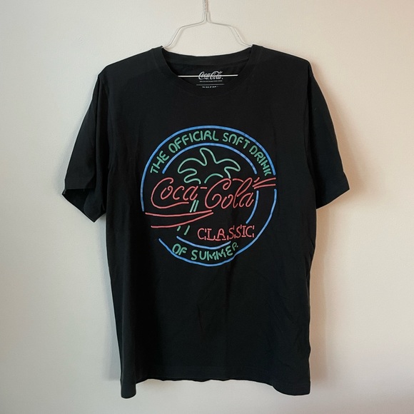pull and bear coca cola t shirt